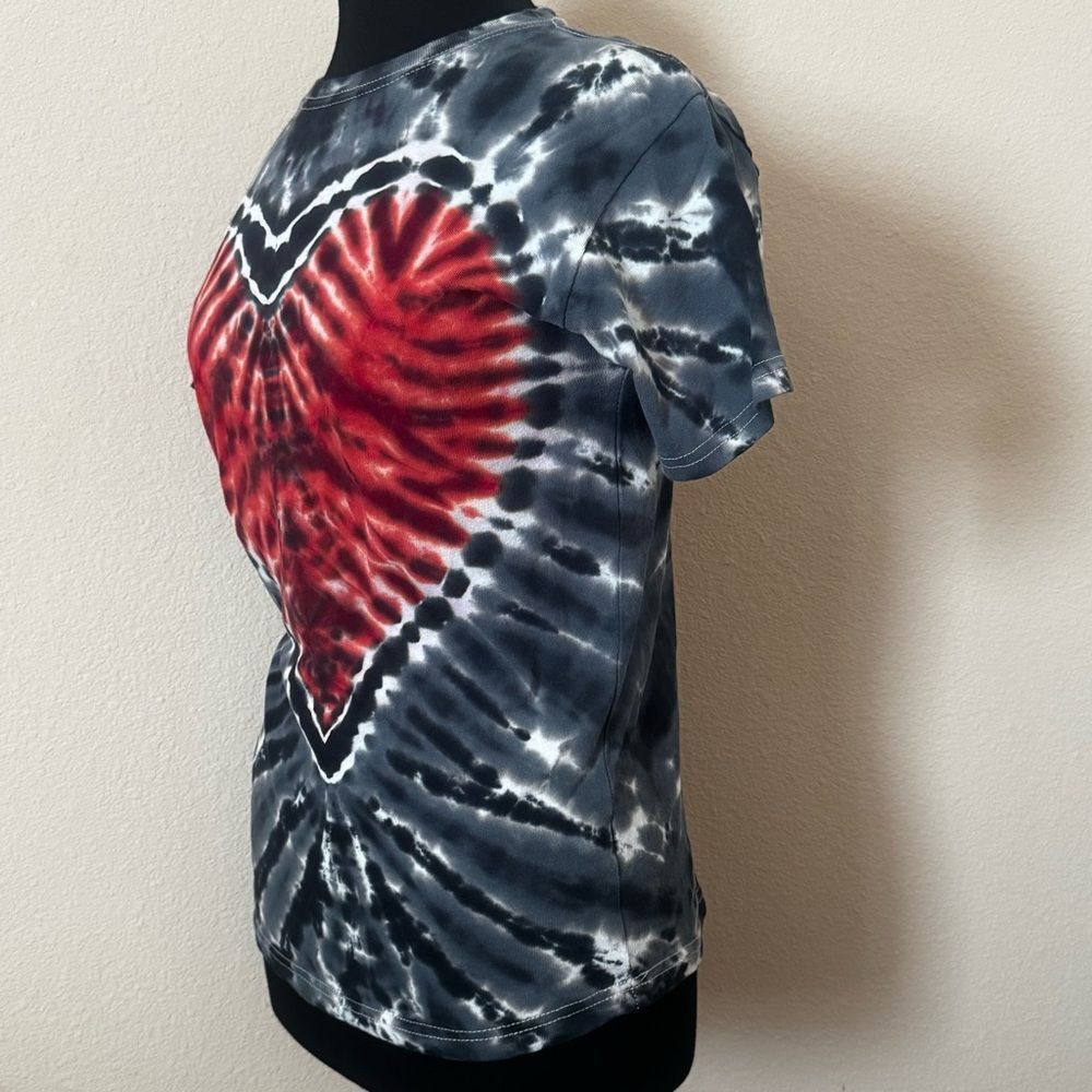 Tie Dye Heart Graphic T Shirt Womens Small Y2K Rainbow Tee Casual Festival Top - Picture 2 of 7